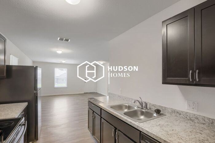 2214 Henry St - Photo 6 of 14