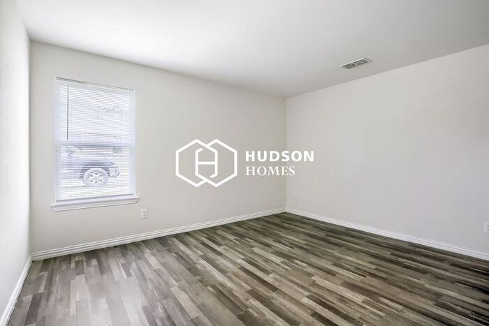 2214 Henry St - Photo 7 of 14