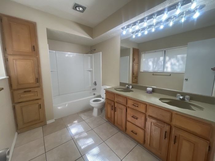 1403 Palmnold Cir E - Photo 2 of 5