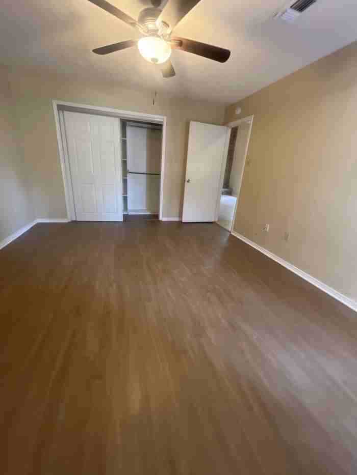 1403 Palmnold Cir E - Photo 3 of 5