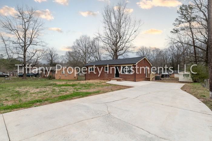 2331 Woodleaf Dr - Photo 2 of 24