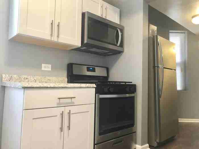 5735 S Calumet Ave #3W - Photo 2 of 11