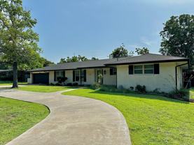305 Nw 35th St - Photo 1 of 1