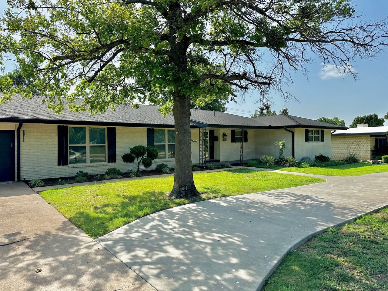 305 Nw 35th St - Photo 3 of 46