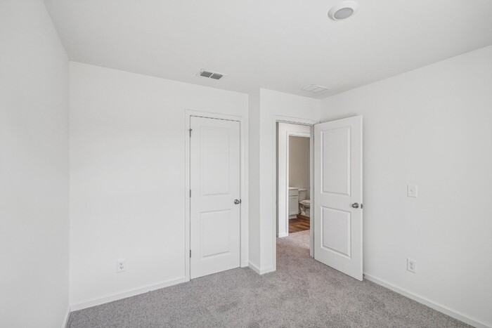 136 Saginaw Ct - Photo 5 of 24