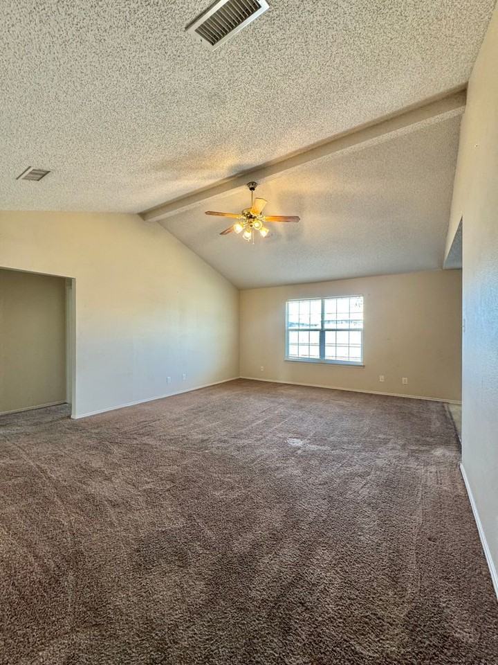 1205 Johnny Ln - Photo 2 of 10
