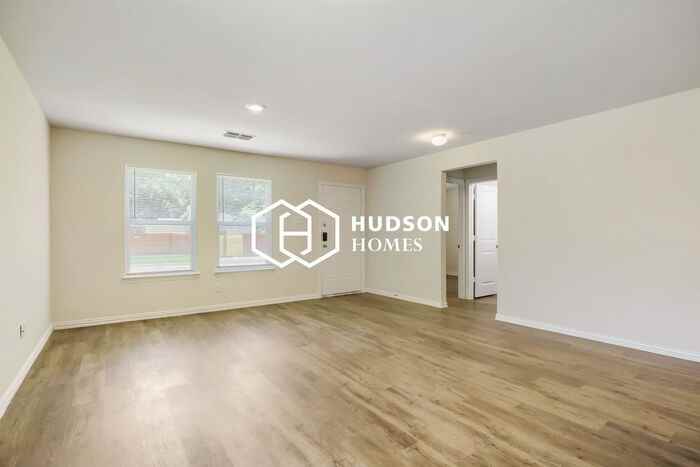 4919 Wellington St - Photo 3 of 14