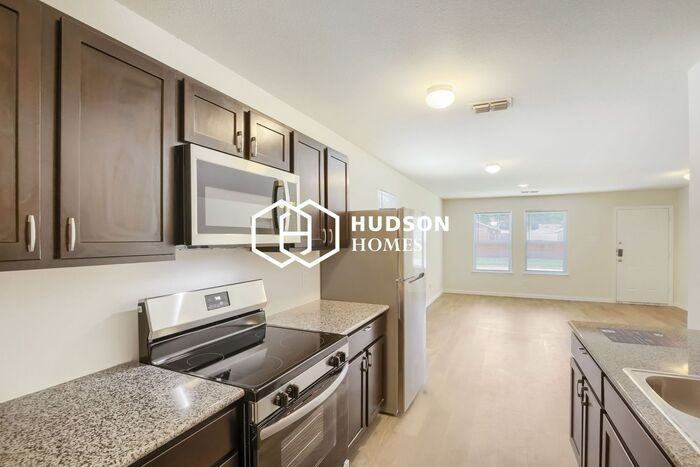 4919 Wellington St - Photo 6 of 14