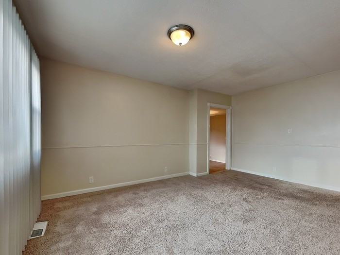 11199 Lantern Rd - Photo 6 of 24