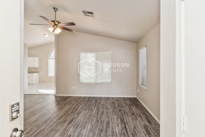 843 E Morelos St - Photo 4 of 24