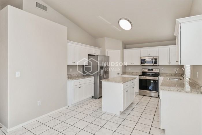 843 E Morelos St - Photo 7 of 24