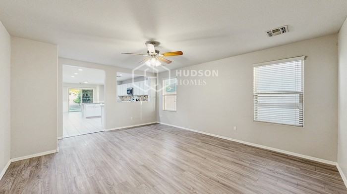 37978 N Beverly Ave - Photo 5 of 31