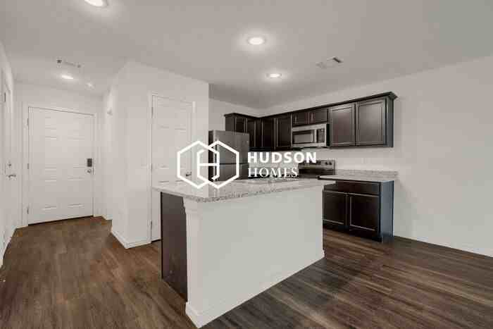 1112 Nw 18th Ave - Photo 5 of 14