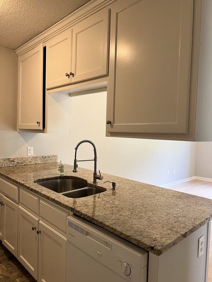 246 Lawrence St #A - Photo 3 of 3