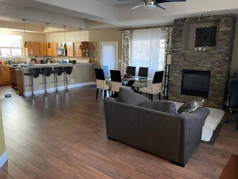 2411 Canyon Glen Rd - Photo 2 of 5