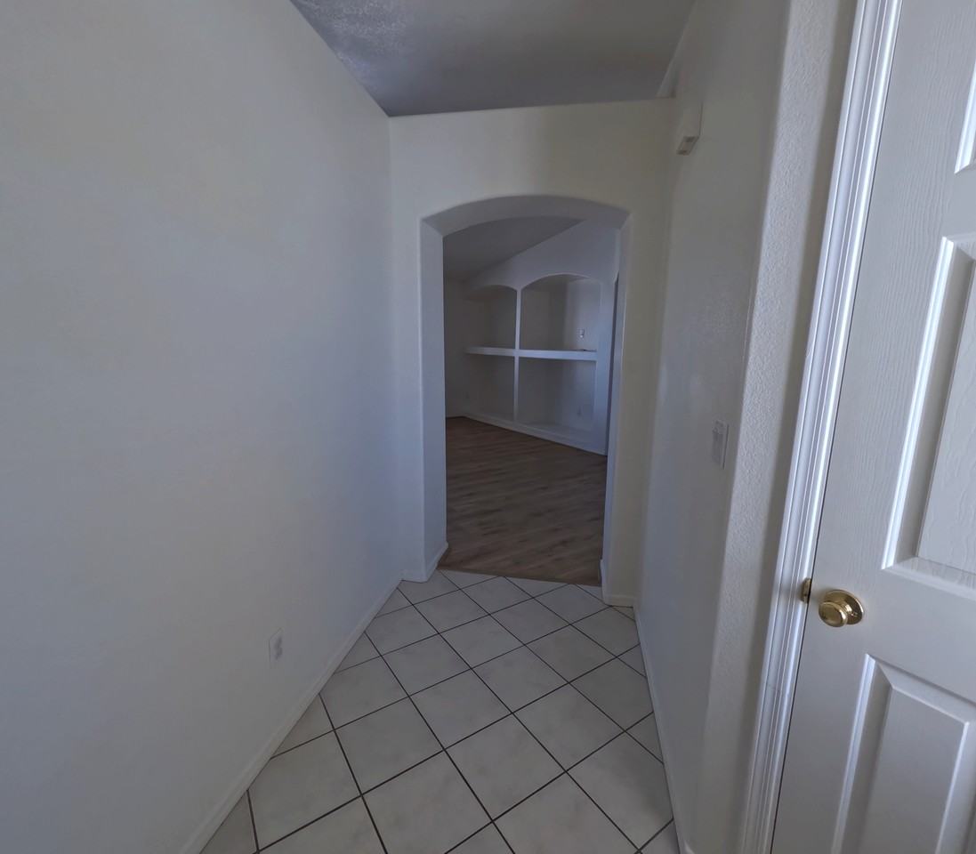 2112 E Desert Lakes Dr #NA - Photo 5 of 29