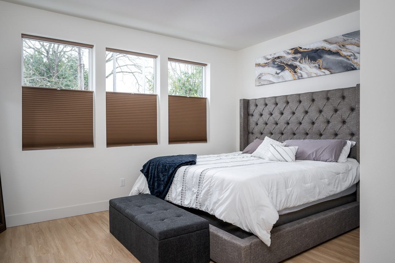 1226 W 24th St #1226 - Photo 4 of 9