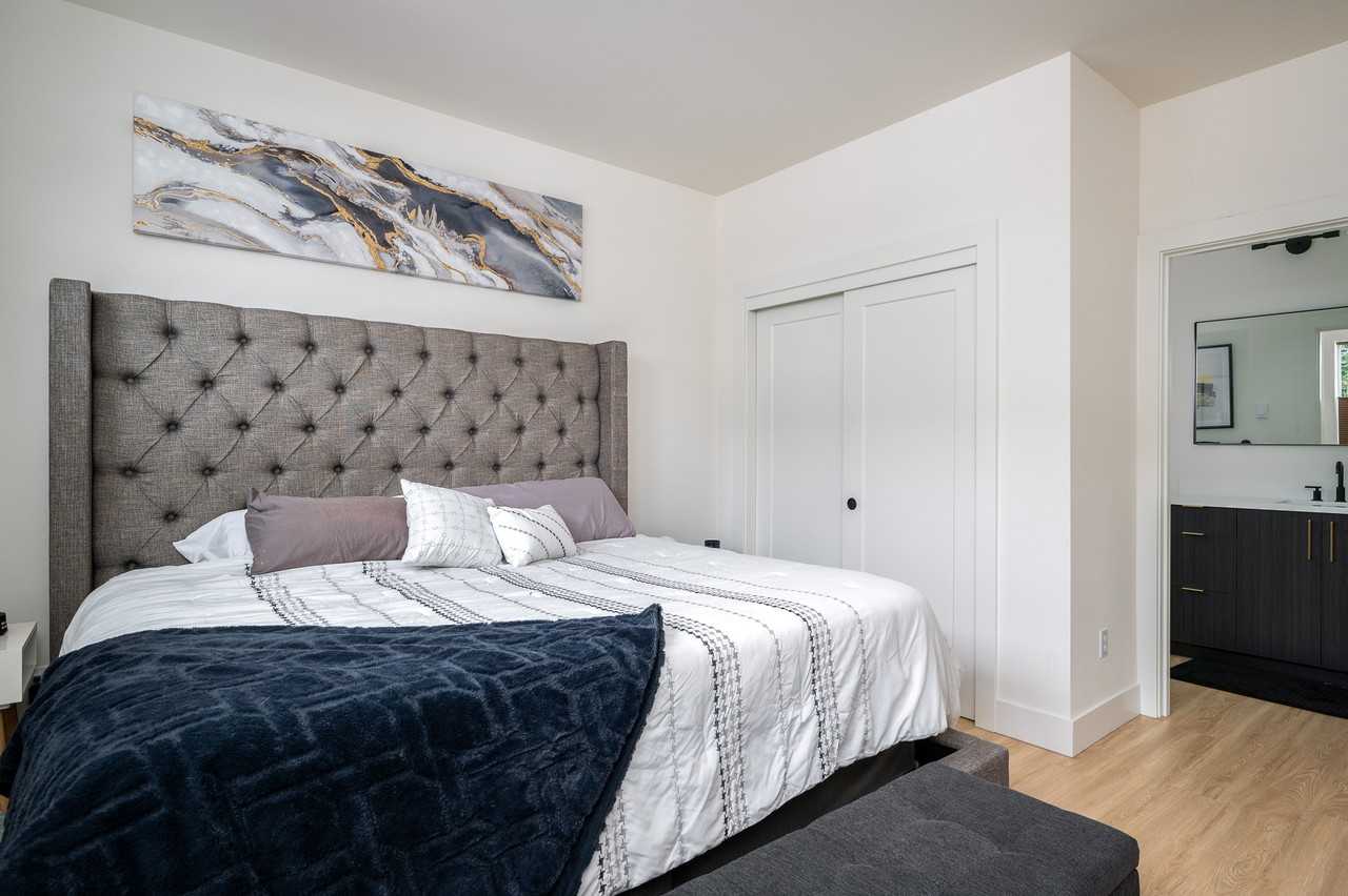 1226 W 24th St #1226 - Photo 5 of 9