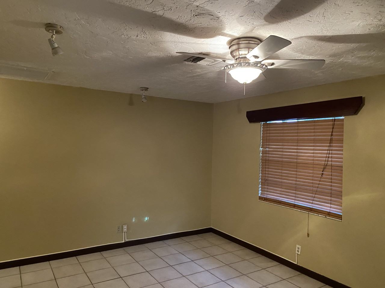811 32nd St #NA - Photo 4 of 14