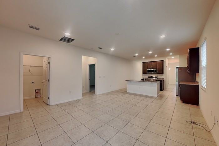 1427 Flatwood St - Photo 4 of 18