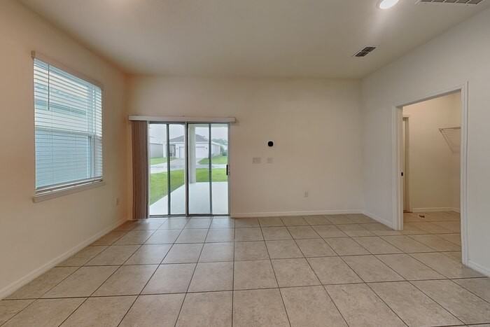 1427 Flatwood St - Photo 5 of 18