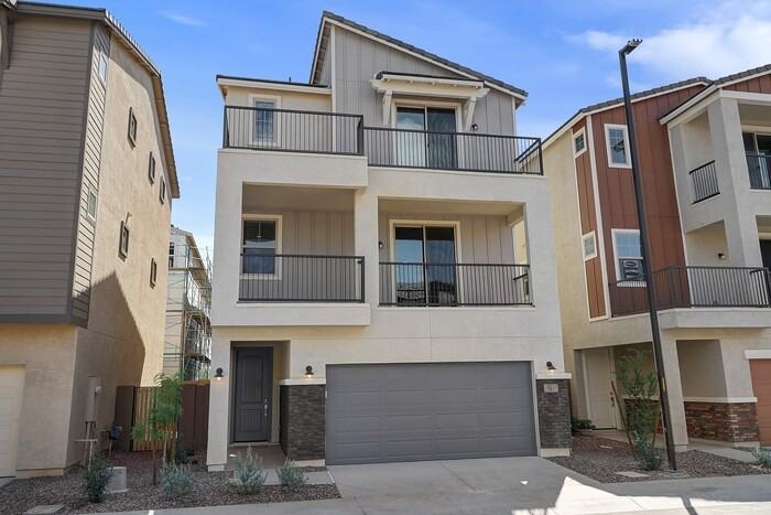 761 W Winchester Dr
