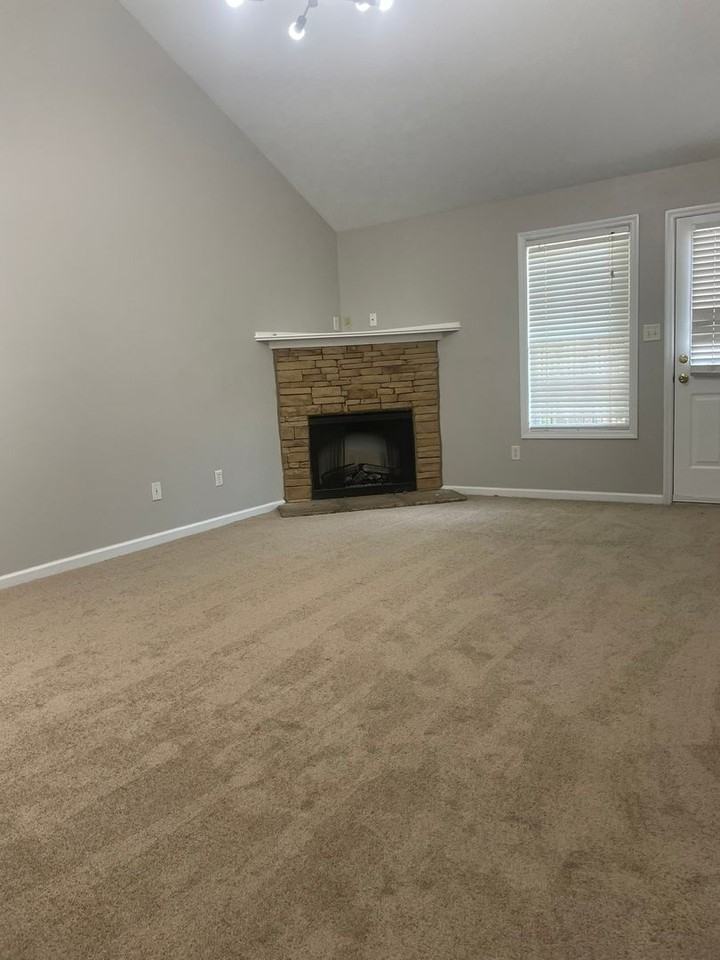 449 Northrop Pl - Photo 4 of 17