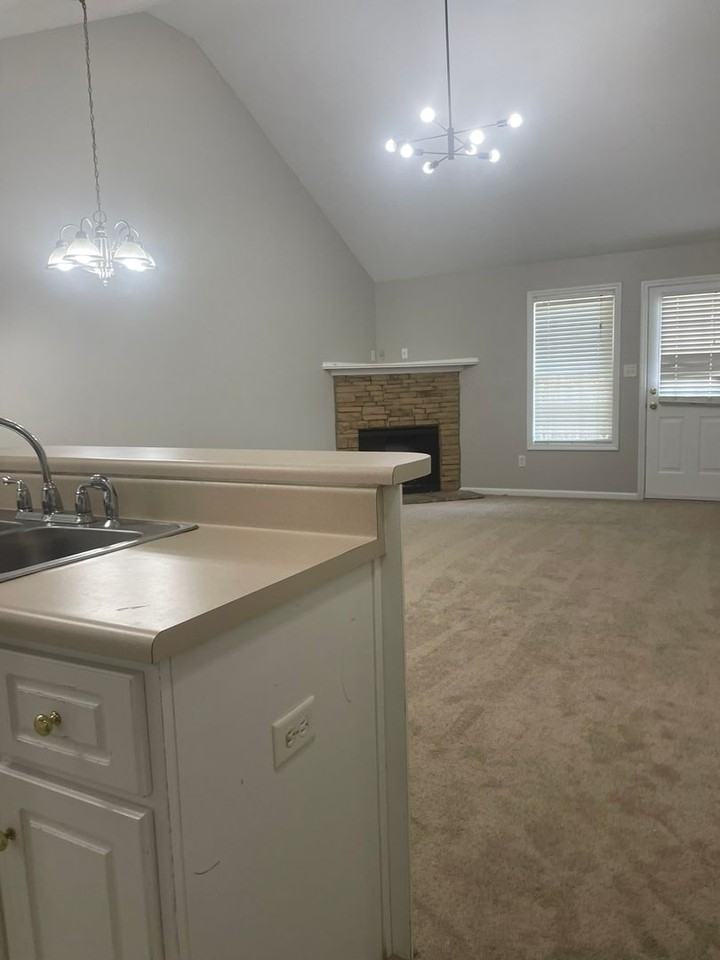 449 Northrop Pl - Photo 5 of 17