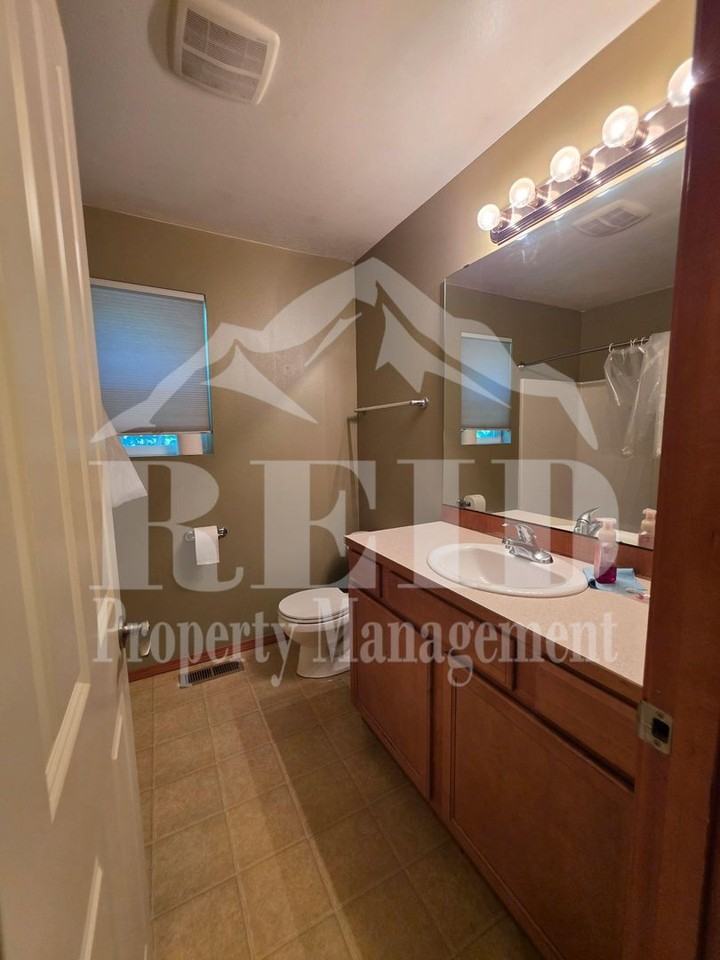1080 Heron Ridge Ave - Photo 7 of 22