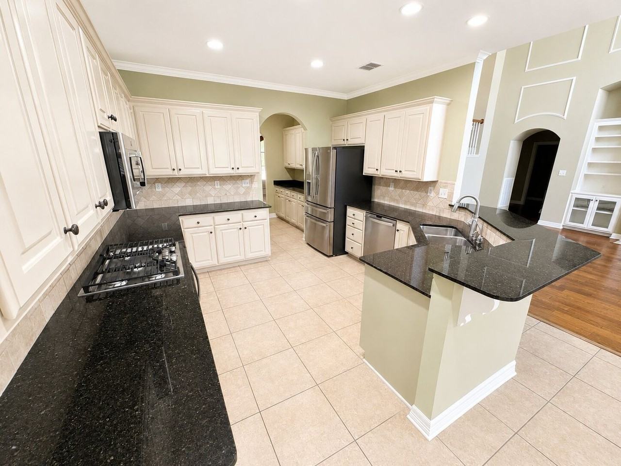 210 Captain Hm Shreve Blvd - Photo 3 of 12