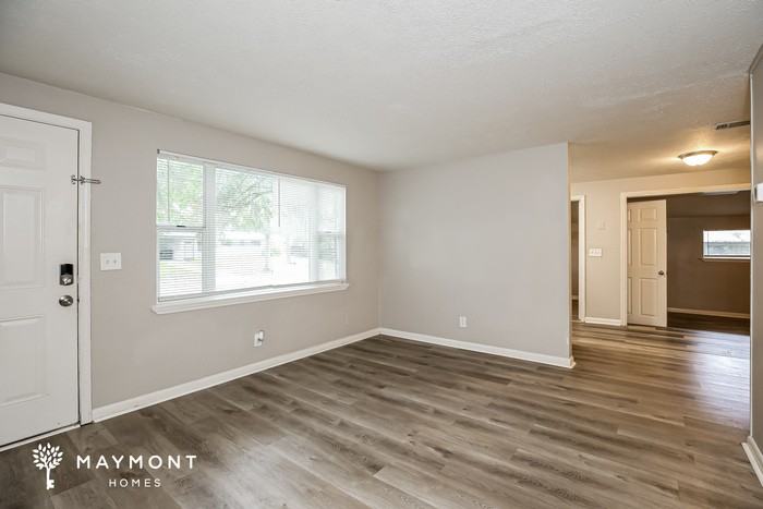 260 Lee Dr - Photo 4 of 13