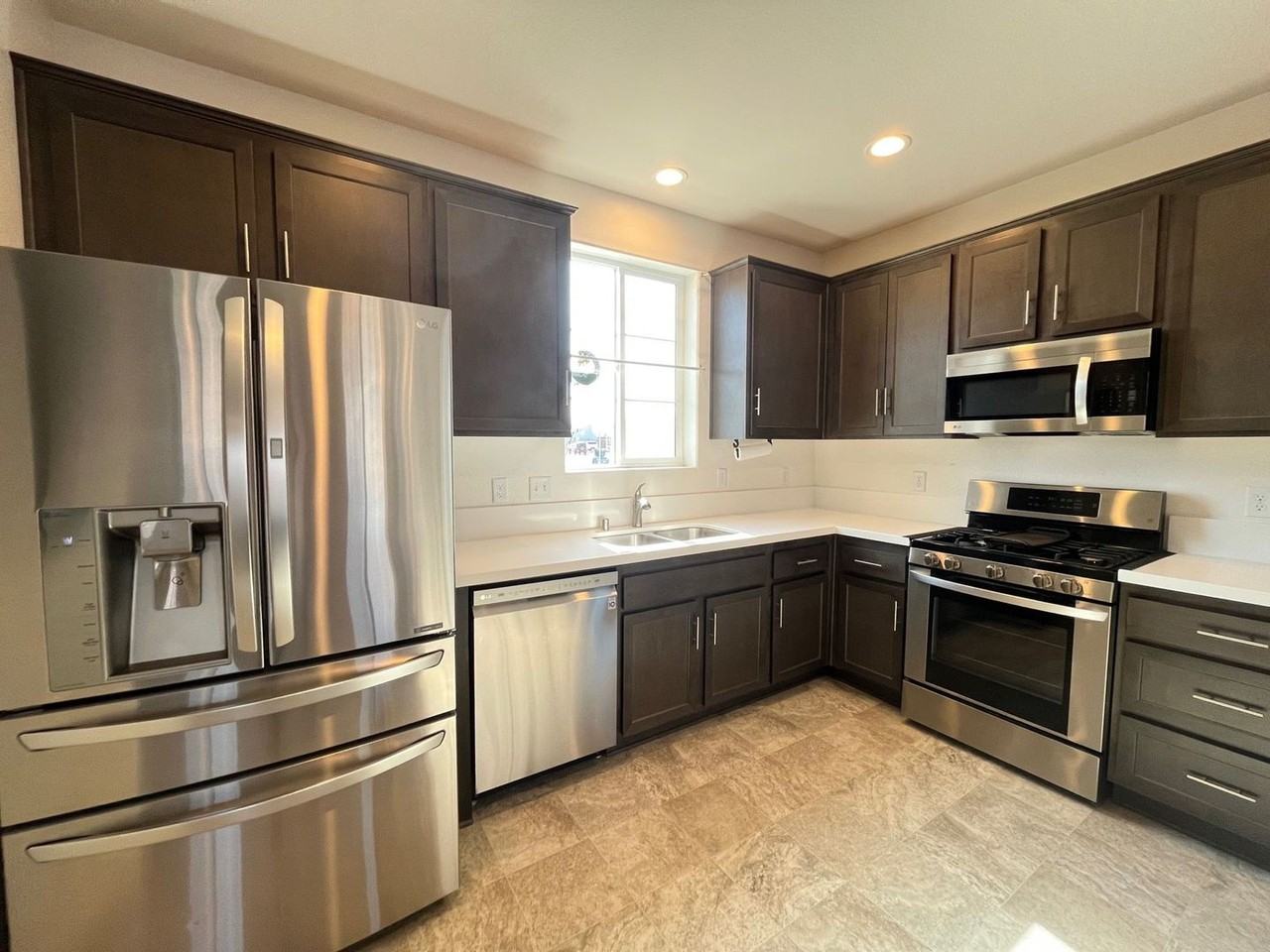 307 Ninos Dr - Photo 2 of 27