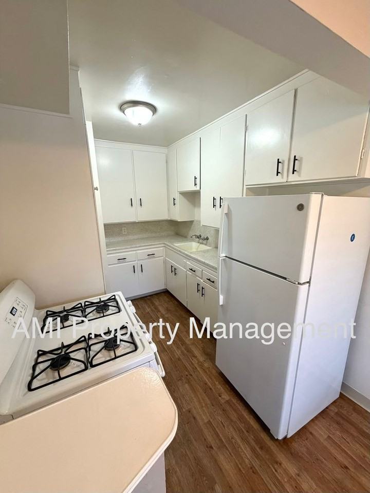 2587 Broadway - Photo 3 of 13