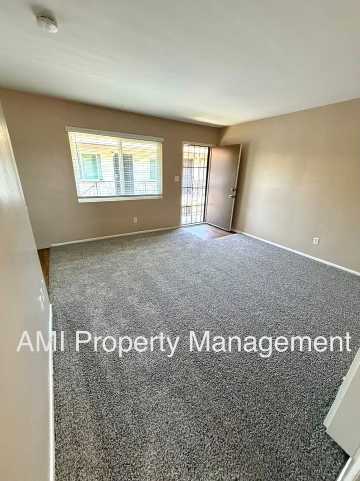 2587 Broadway - Photo 6 of 13