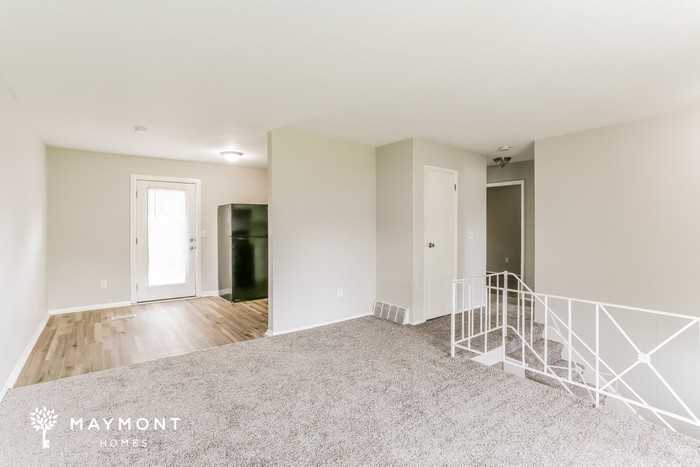 2637 Sherborne Cres - Photo 5 of 12