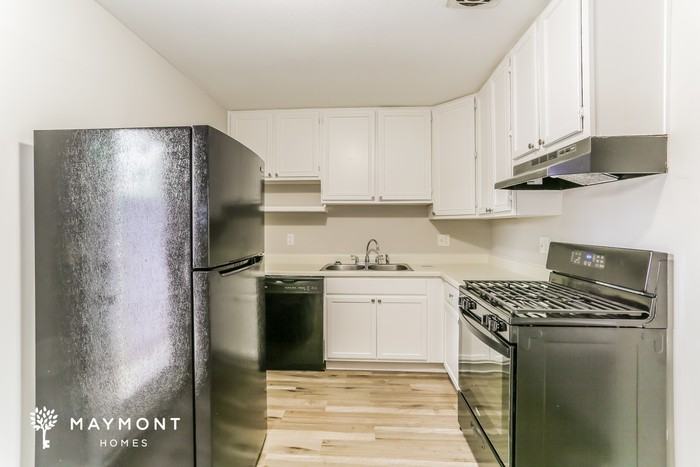 2637 Sherborne Cres - Photo 6 of 12