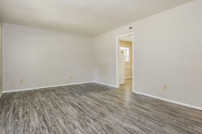1712 Gavin Dr - Photo 5 of 12