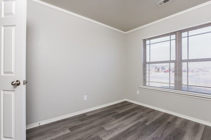 6517 White Oak Way - Photo 7 of 11