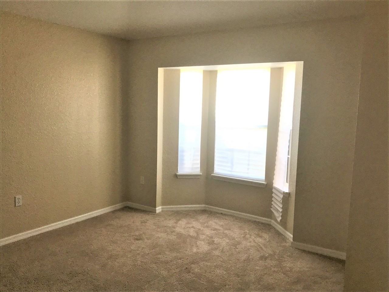 3480 Hawkin Dr - Photo 3 of 30