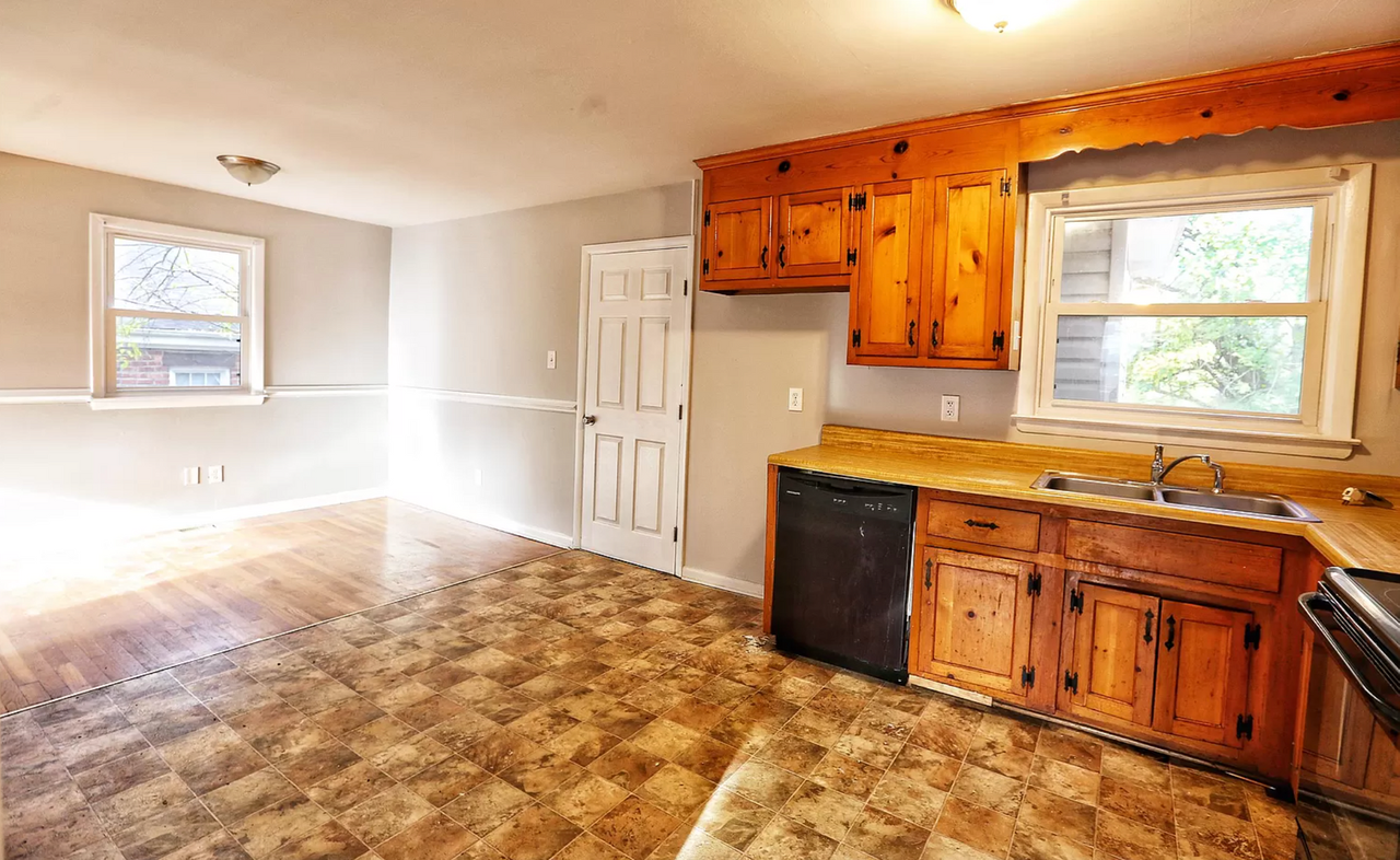 2703 Boston St - Photo 7 of 8