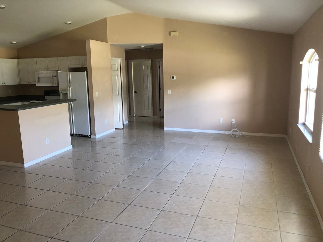 2832 Nw 4th Ter - Photo 4 of 14