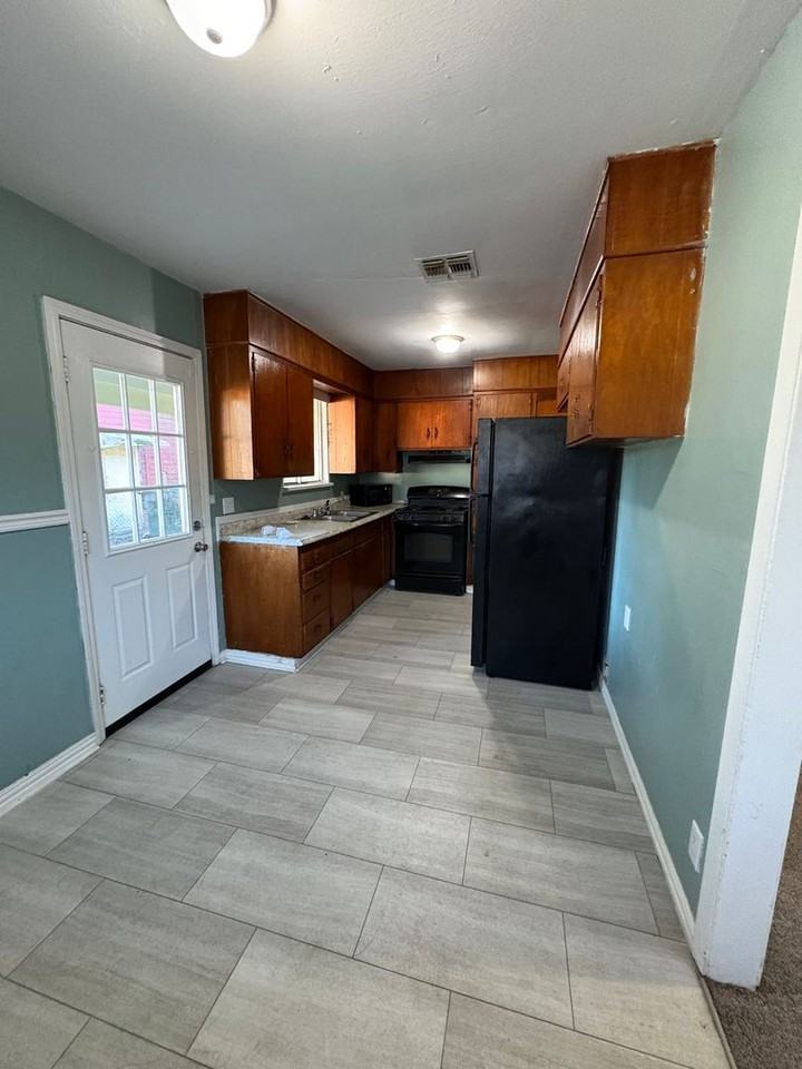 8408 David Dr - Photo 3 of 12