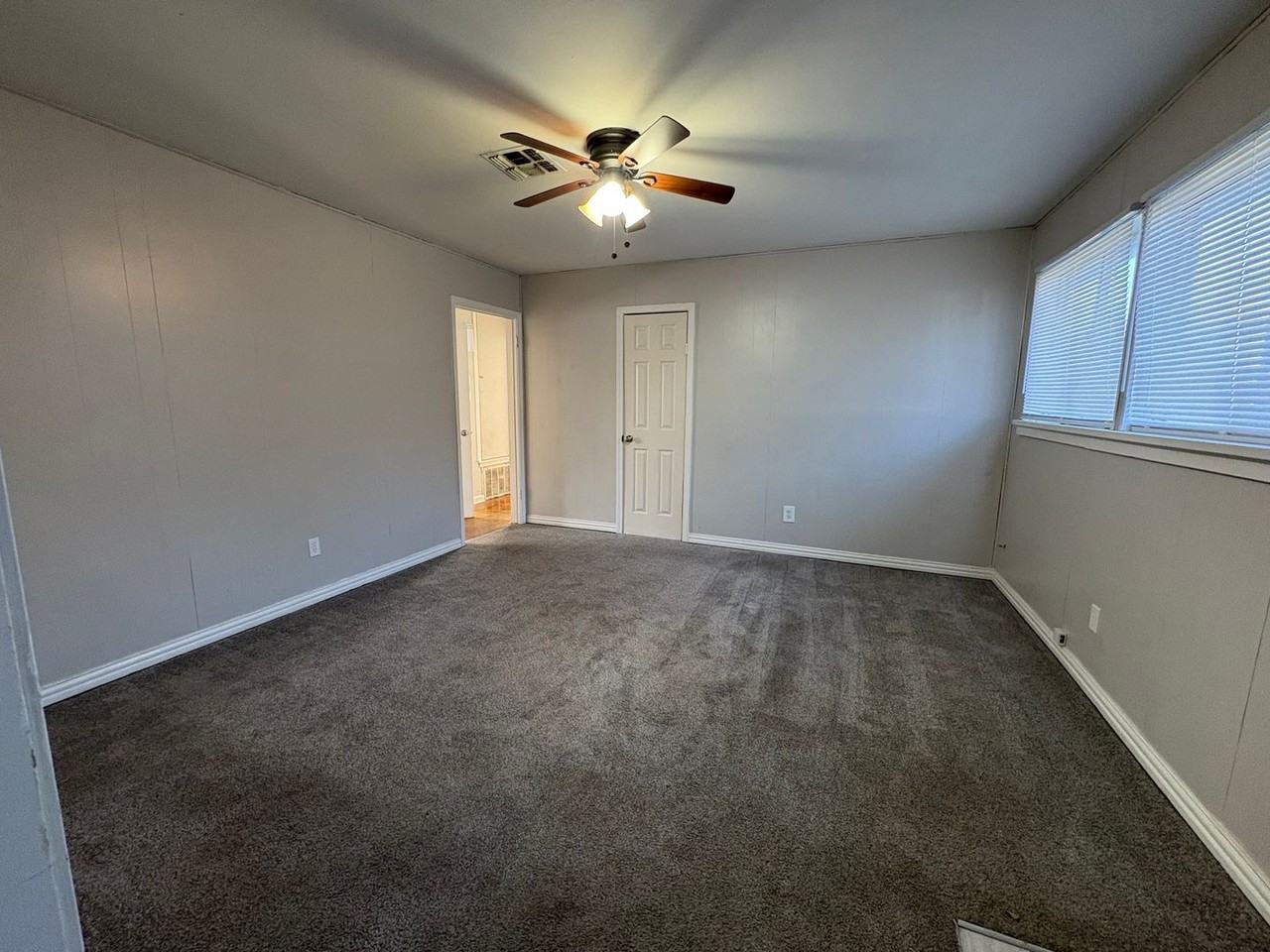 8408 David Dr - Photo 4 of 12