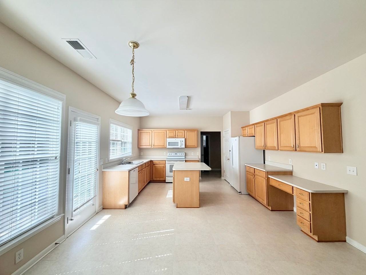 12611 Provincetowne Dr - Photo 4 of 30