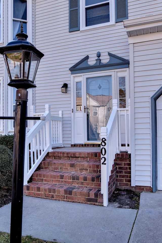 802 Marquette Ct - Photo 3 of 34