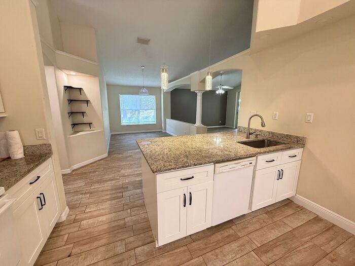 1221 Singleton Cir - Photo 5 of 18