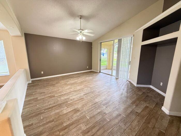 1221 Singleton Cir - Photo 7 of 18