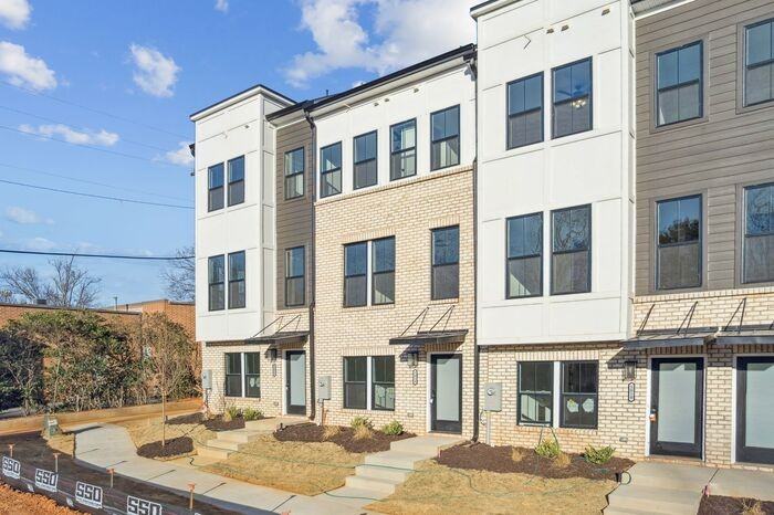 6020 Old Pineville Rd - Photo 2 of 50