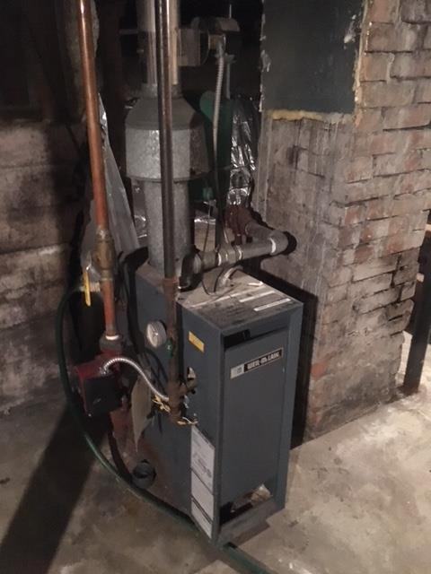718 Iowa Ave Ne - Photo 2 of 13
