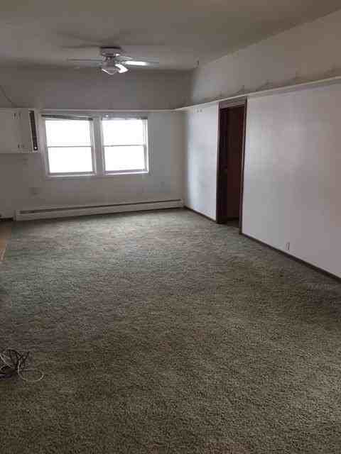 718 Iowa Ave Ne - Photo 3 of 13